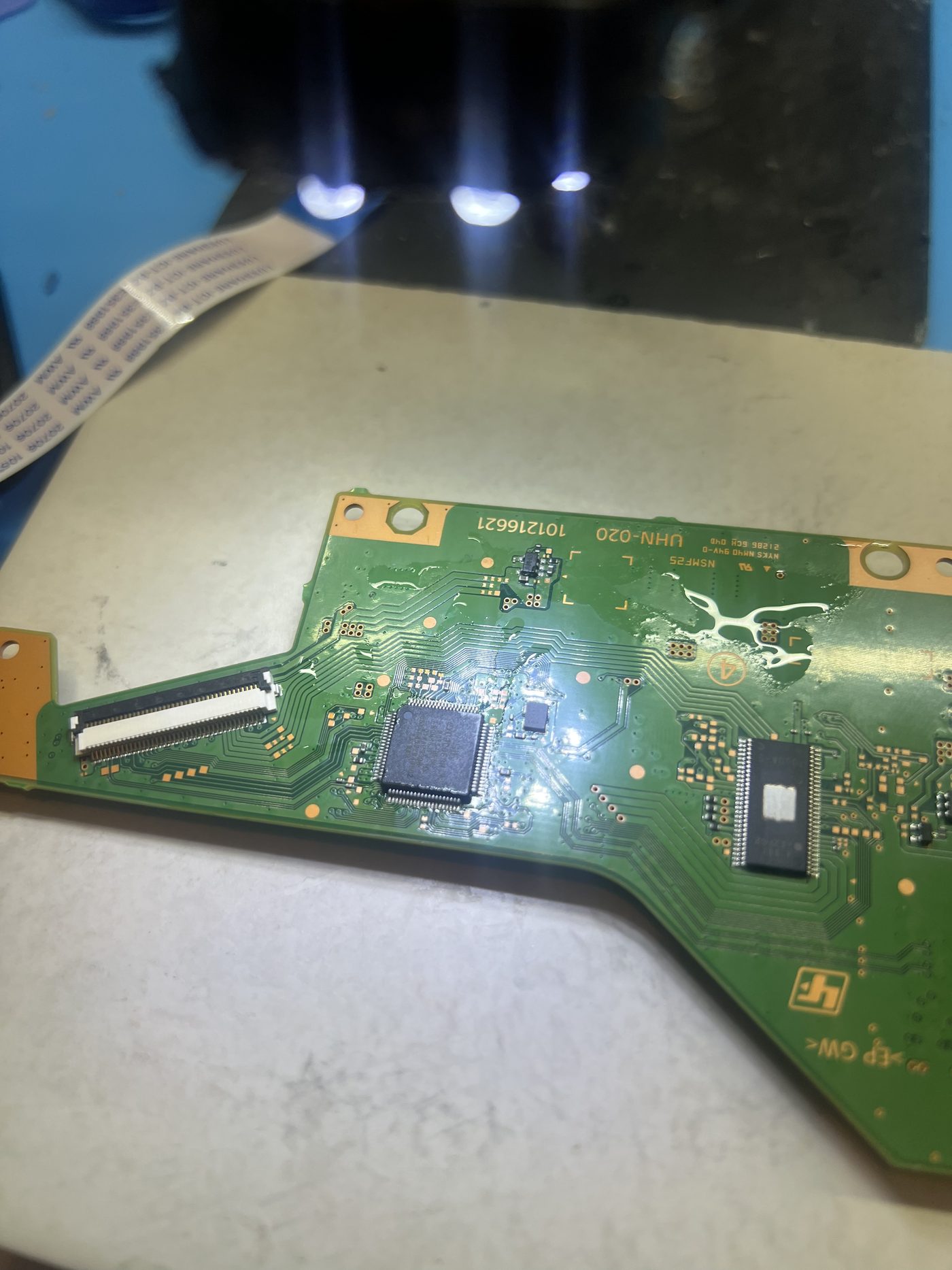 UHN-020 Blu-ray daughterboard showing the CXD90063R-1 controller suspected of being married to the console